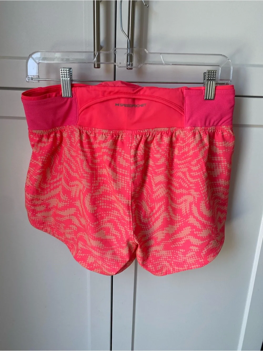Under armour fitted women’s medium shorts running hot pink